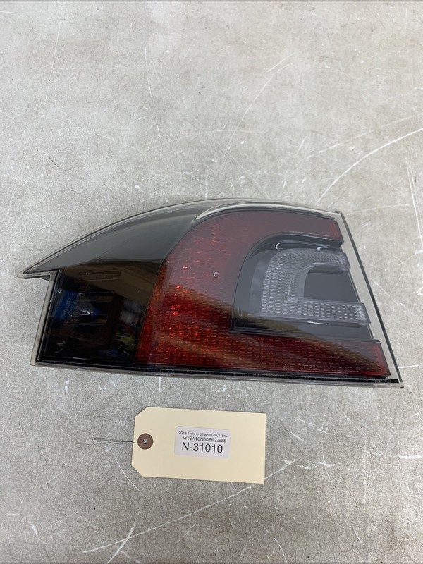 12-20 Tesla S Rear LH Driver Side Outer TAILLIGHT Tail Light 6005918 31010 B161