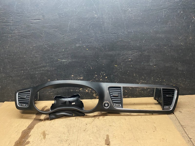2015 to 2018 Kia Sedona Instrument Cluster Bezel W Vents W/ Start Button X3148