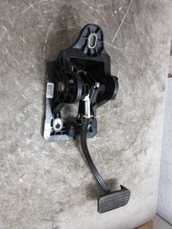 2019-2025 Chevy Silverado OEM Brake Foot Pedal Assembly 84596350
