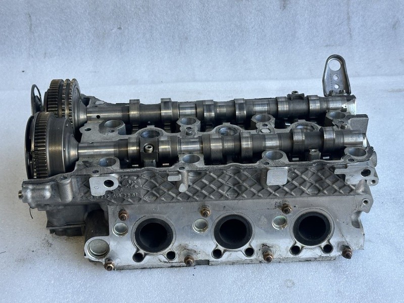 2010 2011 MERCEDES E350 C207 A207 W212 LEFT ENGINE CYLINDER HEAD 2720109020
