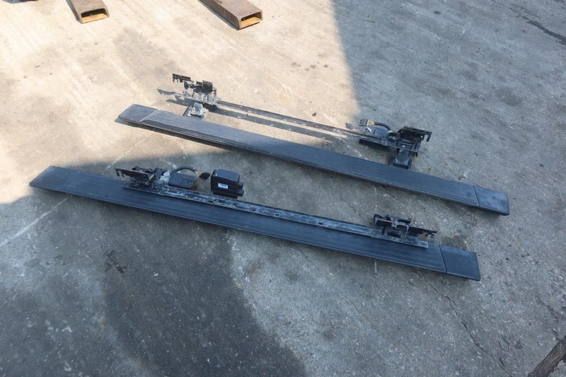 2007-2014 Cadillac Escalade OEM Power Running Board Retractable Side Step Pair