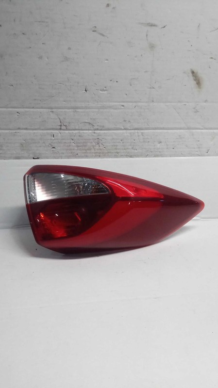 Used Left Tail Light Assembly fits: 2017 Hyundai Tucson incandescent bulb quarte