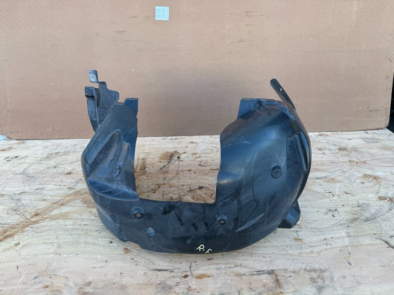 FORD MUSTANG GT 2015-2017 OEM FRONT RIGHT PASSENGER FENDER LINER SPLASH SHIELD
