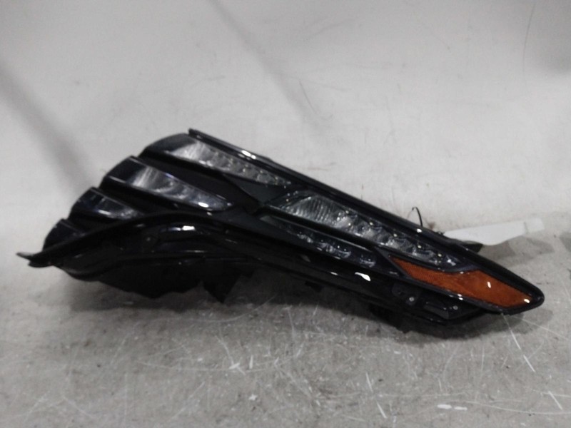 Used Left Headlight Assembly fits: 2022 Hyundai Tucson LED US built reflector Le
