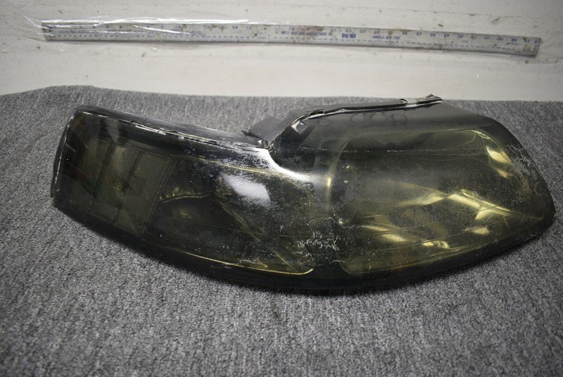 2001-2004 FORD MUSTANG RIGHT SIDE HEADLIGHT FACTORY OEM