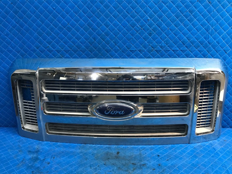 05-07 F250 Chrome Surround Upper Grille Assembly Grill OEM