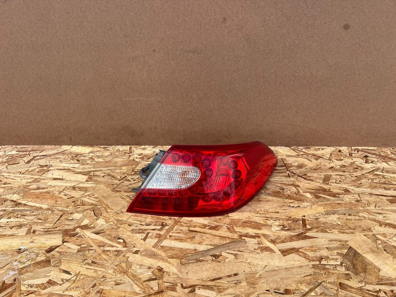 INFINITI M35H M37 M56 Q70 11-14 OEM RIGHT PASSENGER OUTER TAIL LIGHT ASSEMBLY