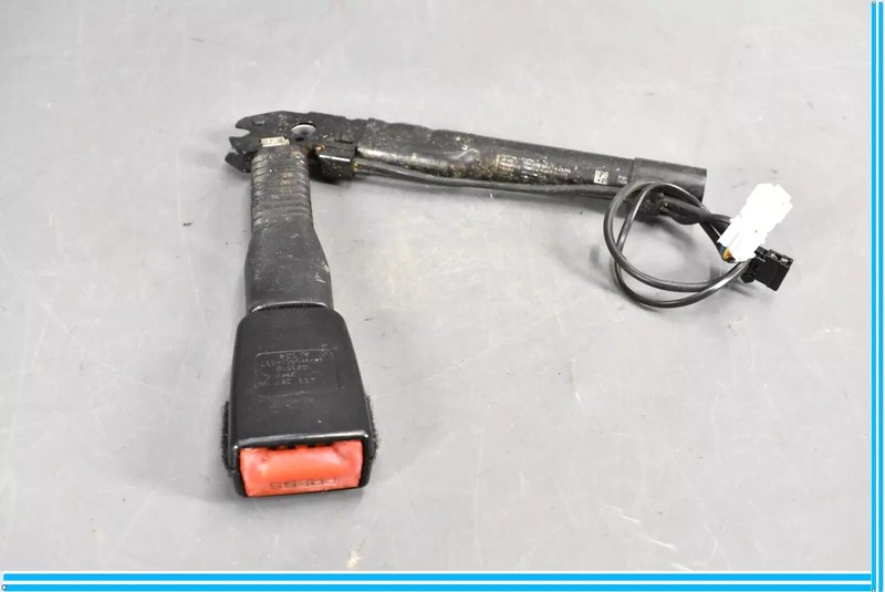 12-19 BMW F22 F30 F32 F82 F80 328I 335i Front Left Side Seatbelt Buckle OEM