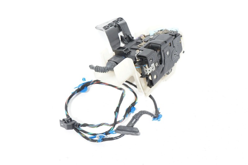 04 05 06 07 VOLKSWAGEN TOUAREG FRONT RIGHT PASSENGER SIDE DOOR LOCK ACTUATOR OEM