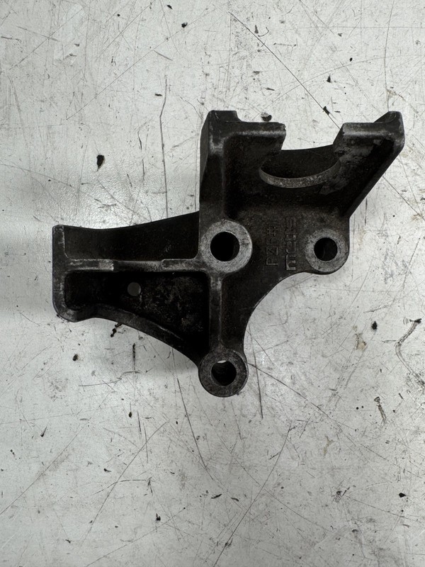 03-010 Honda Element 5 SpShifter Cable Mounting Bracket 24601-PZF-000 OEM