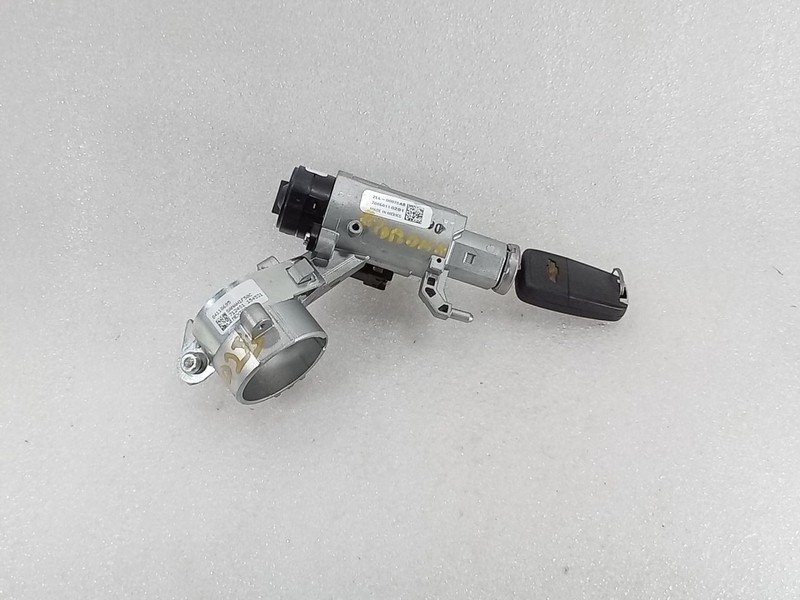 2016-2017 Equinox Colorado 384 Ignition Lock Cylinder Housing w/ Key 23276089