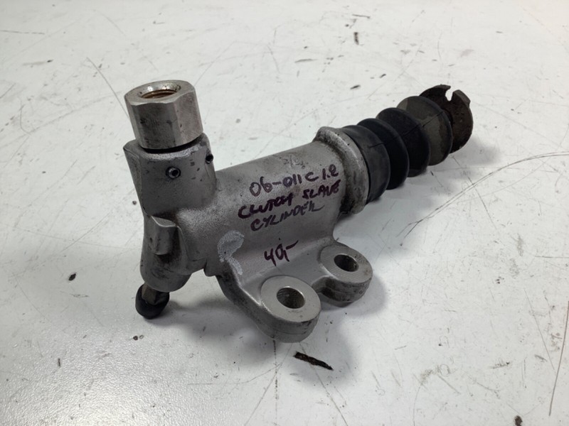 06-011 Honda Civic Manual 1.8L Clutch Slave Cylinder Assembly 46930-SNA-A41 OEM