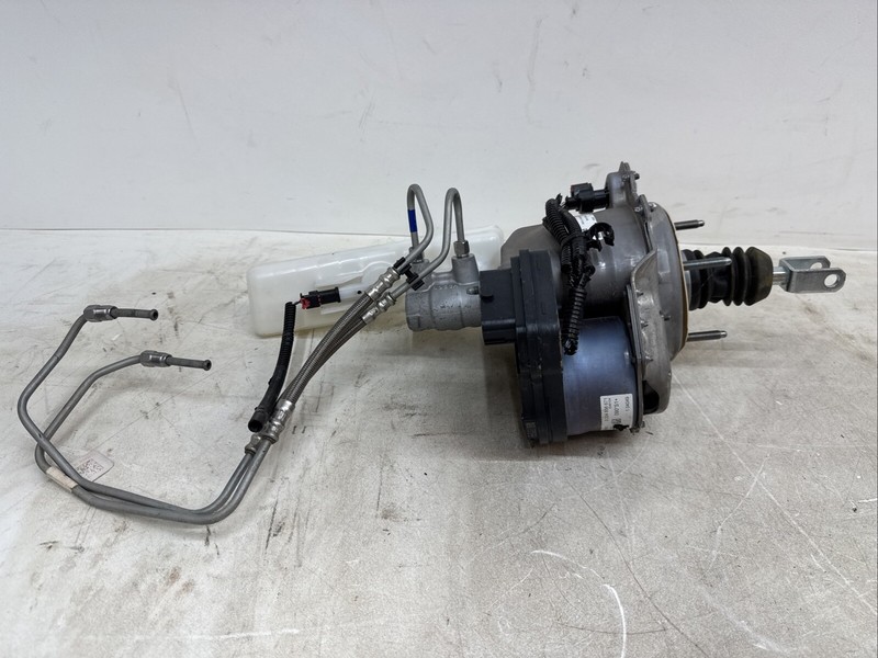 2019 Tesla Model 3 Power Brake Booster W/ Reservoir 1044671-00-E 562 S18