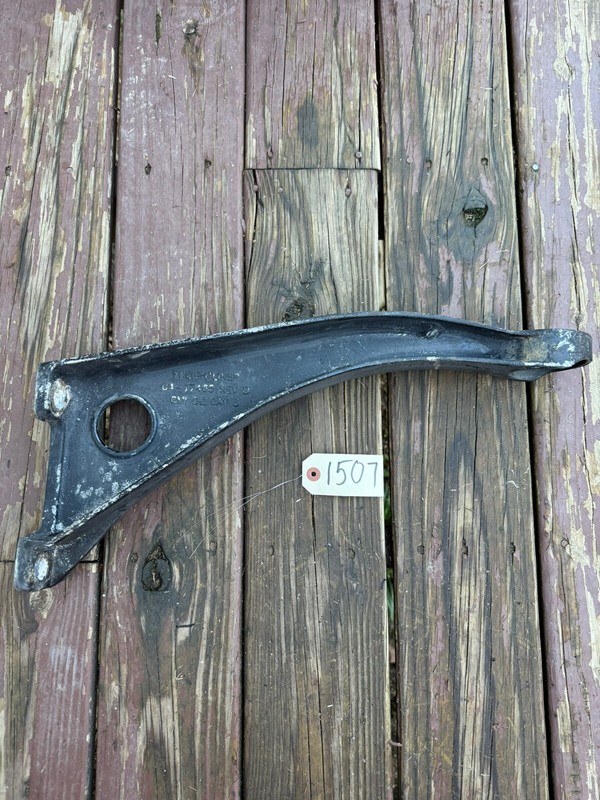 FREIGHTLINER EXHAUST SUPPORT BRACKETP/N: 04-17465
