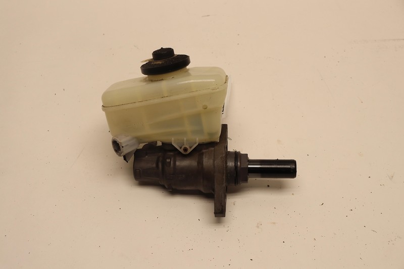 2006-2015 LEXUS IS250 2.5L AT MASTER CYLINDER W/ RESERVOIR BOTTEL OEM
