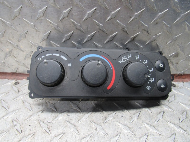 98-04 DODGE INTREPID/ CHRYSLER CONCORDE A/C HEAT TEMPERATURE CLIMATE CONTROL