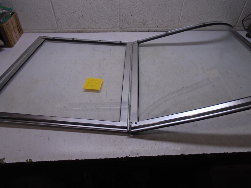 Z7a 2001 Astro Boat Windshield Port and Center Piece