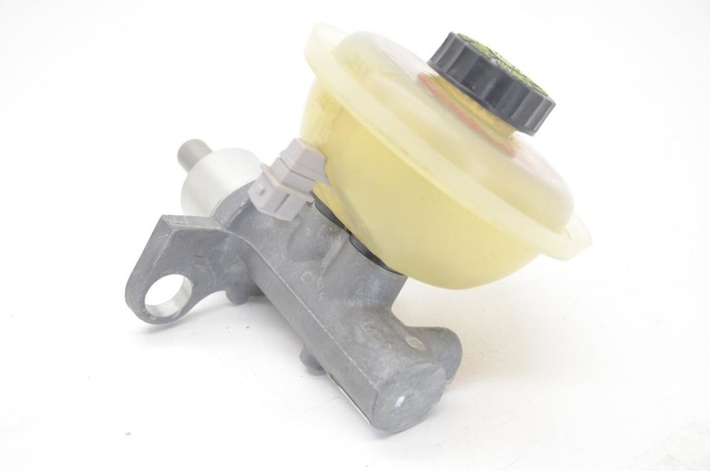 97-03 Porsche Boxster 2.7L Brake Master Cylinder