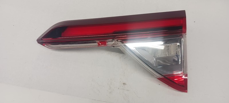 20-'23 GMC ACADIA Right passenger inner Taillight OEM Grade A condition!