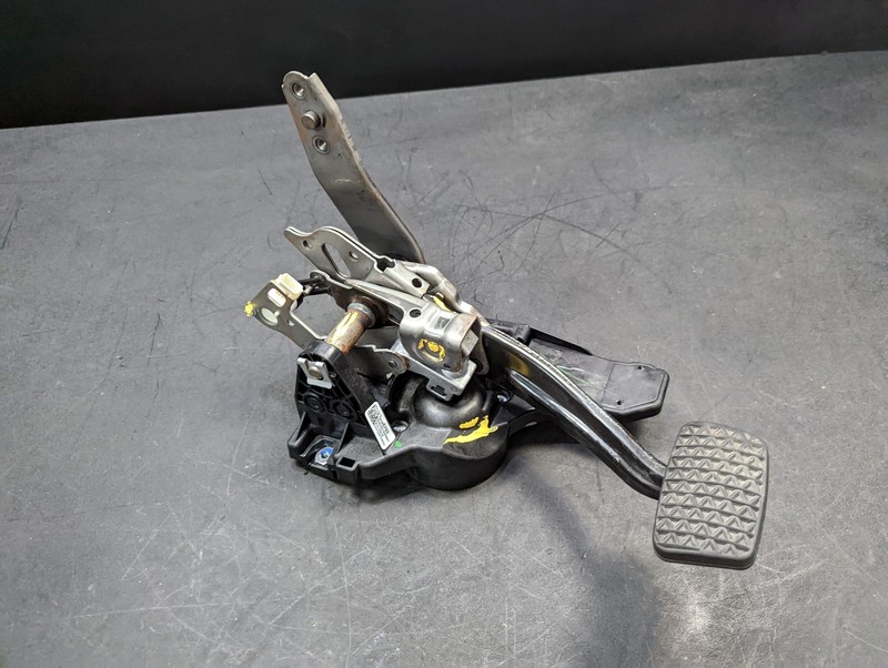 Brake Pedal 2018 GMC Terrain 84479803 / 84366793 2019 2020 2021