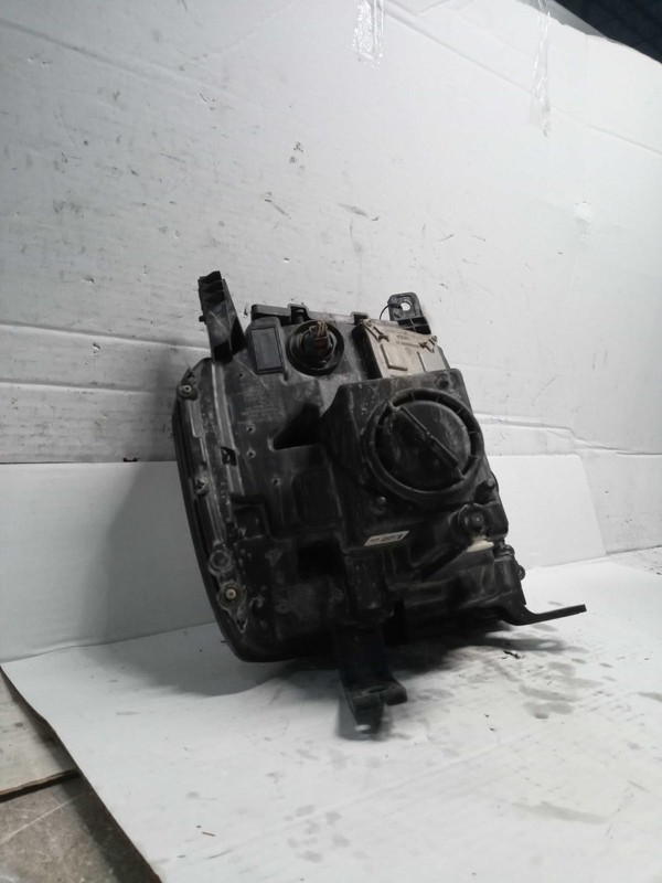 2017 GMC Sierra 1500 Right Headlight Assembly Grey 575647 Used 113K Miles