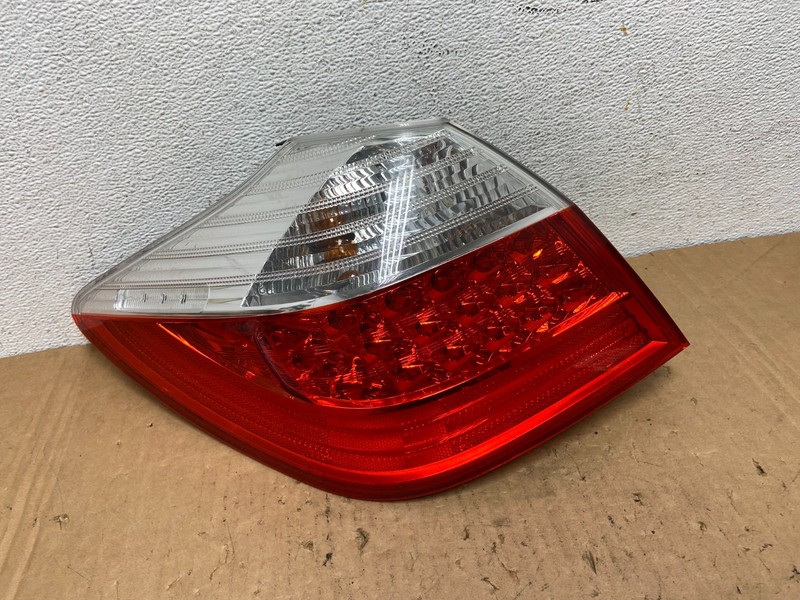 2009-2011 Hyundai Genesis Sedan Left Driver LH Tail Light AD3220 DW