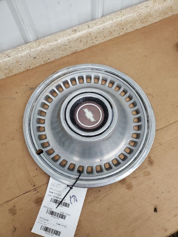Wheel Cover HubCap Excluding Caprice Fits 71-72 CHEVROLET PASS. 291585