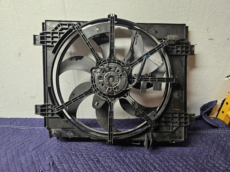 2015-2019 NISSAN SENTRA Radiator Fan Motor Fan Assembly 214819AM0A