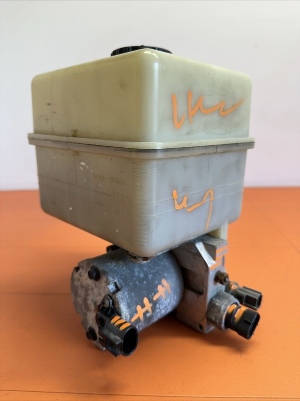 1998-2002 LEXUS J100 LX470 AIR RIDE SUSPENSION HEIGHT CONTROL COMPRESSOR PUMP
