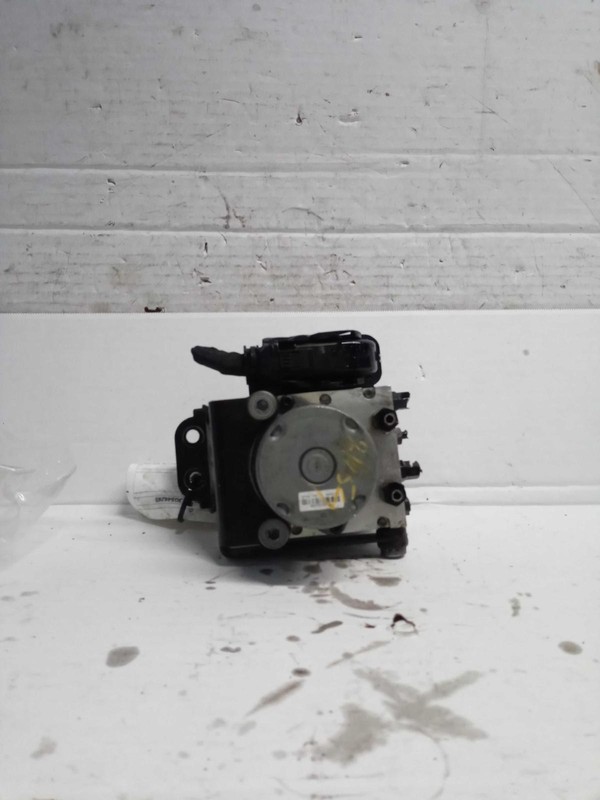 Used ABS Pump and Motor Assembly fits: 2018 Hyundai Santa fe actuator and pump a