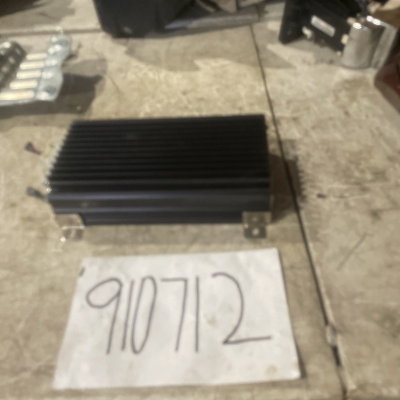 2004-2006 CADILLAC SRX BOSE AMPLIFIER AMP 15231327 OEM