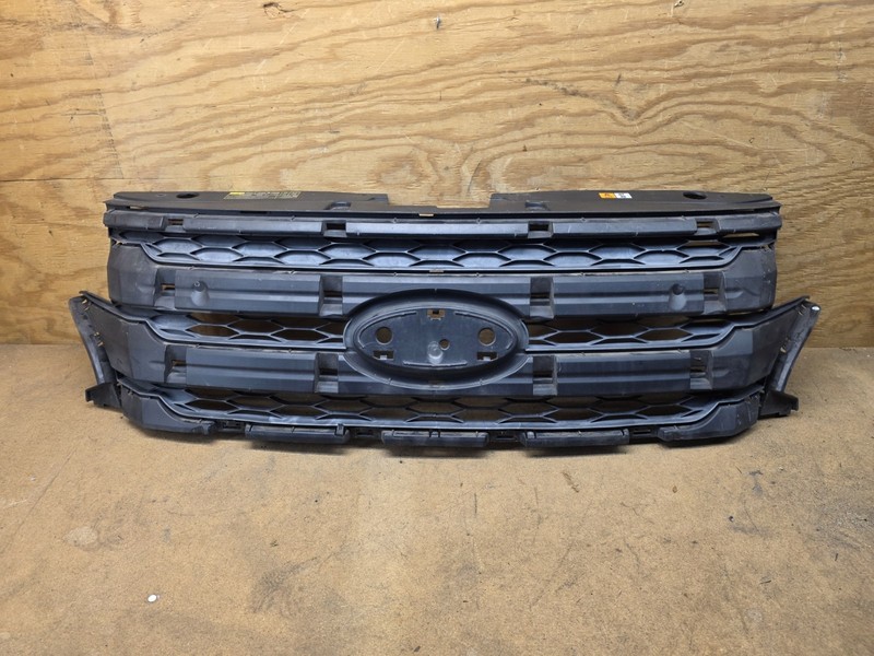 2011 2012 2013 Ford Edge Front Bumper Upper Grille Bracket OEM