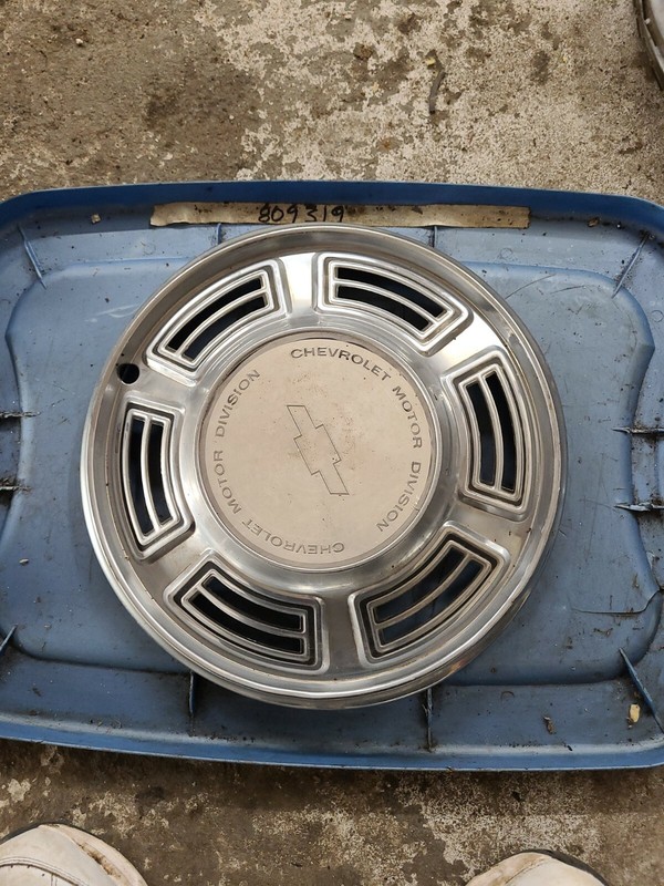 VINTAGE CLASSIC ANTIQUE CHEVROLET CHEVELLE HUBCAP WHEEL COVER