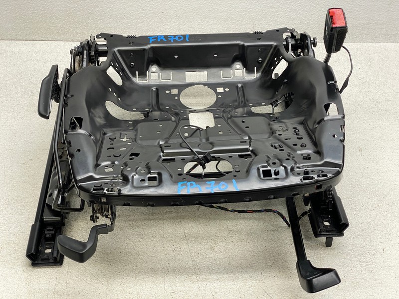 2015-2016 AUDI A3 FRONT RIGHT PASSENGER SIDE SEAT FRAME TRACK OEM LOT701