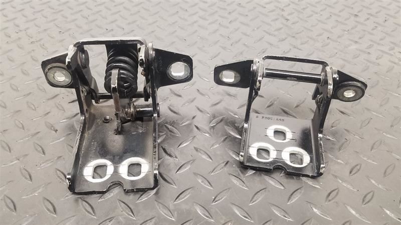 04-06 Dodge Durango Rear Door Hinges Pair Black OEM 55364158AA