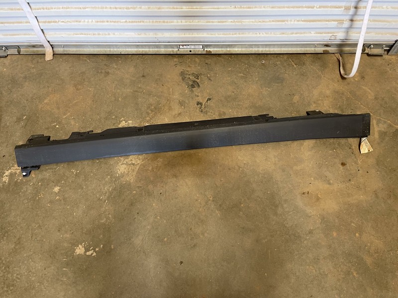 2018-2019 BMW X2 F39 RIGHT PASSENGER SIDE SKIRT ROCKER MOLDING PANEL GRAY OEM