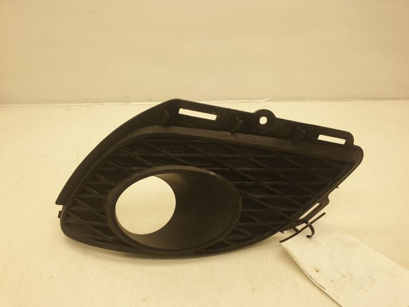 09-14 TOYOTA MATRIX DRIVER SIDE LOWER CORNER FOG LIGHT COVER