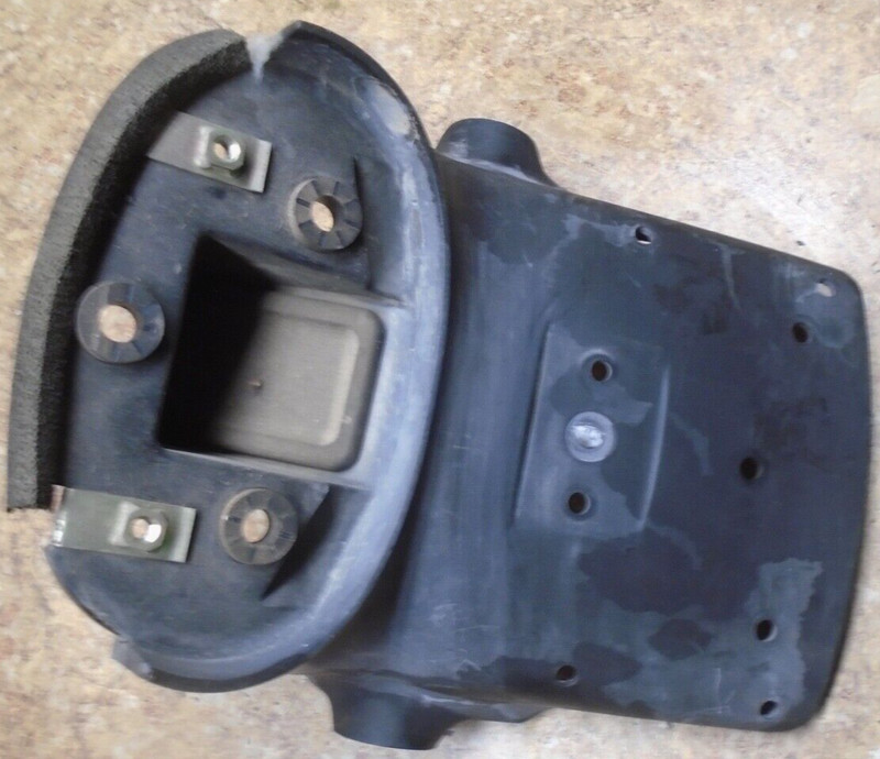 1998 Suzuki Marauder VL800 VL 800 Rear Back Fender Mud Guard Tail Light Mount 98