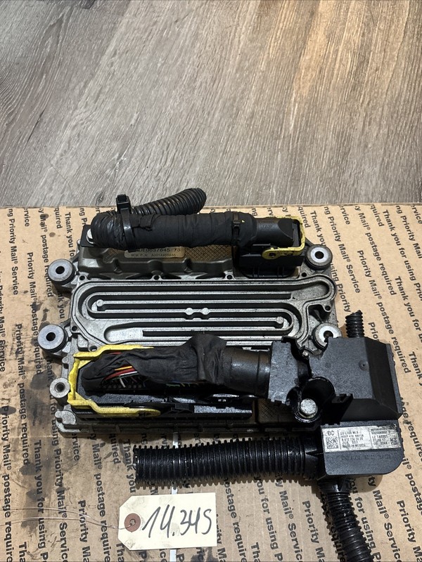 DETROITENGINE CONTROL MODULE (ECM) A0014465835/002 MCM2.1 Auto Trans Broken