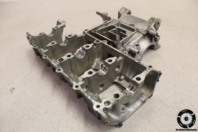 2001 Suzuki GSXR600 MIDDLE ENGINE CRANKCASE CRANK CASE MOTOR BLOCK GSXR 600 01
