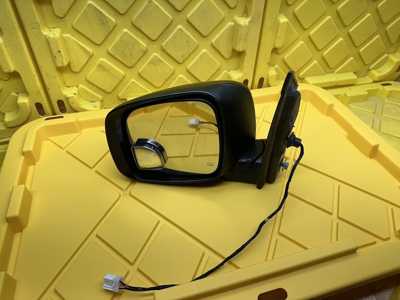 2011 - 2020 DODGE GRAND CARAVAN LH Driver Power Door Mirror Heated 05113409AI