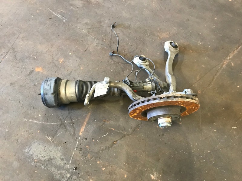 2010-2013 MERCEDES S550 W221 RIGHT PASSENGER SPINDLE KNUCKLE W/ AIR RIDE OEM