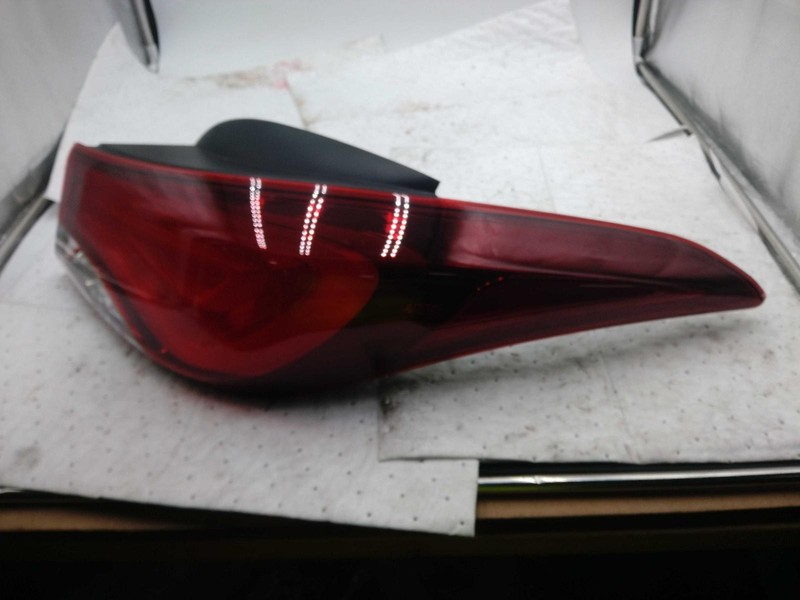 Used Right Tail Light Assembly fits: 2016 Hyundai Elantra Cpe Korea built quarte