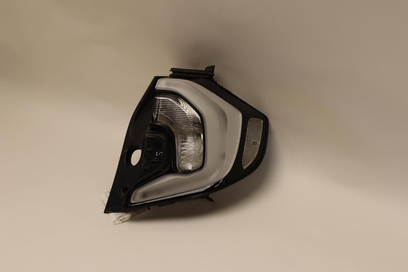 2018-2021 GMC TERRAIN RIGHT PASSENGER QUARTER PANEL MOUNT TAIL LIGHT LAMP OEM