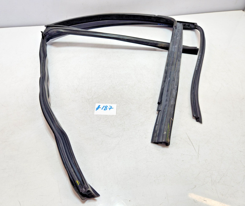 ✅ 12-19 OEM Mercedes W166 ML350 Rear Left Driver Side Door Window Guide Seal