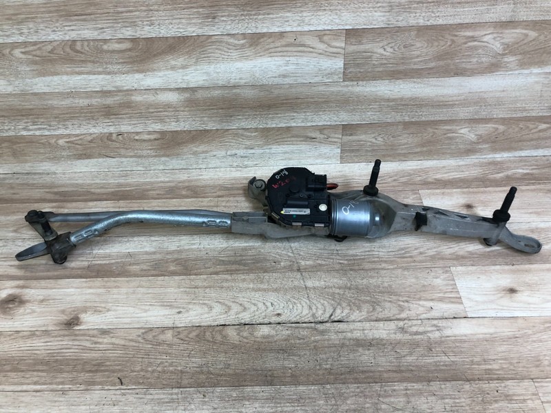 MERCEDES BENZ OEM W204 C250 C300 C350 FRONT WINDSHIELD WIPER WITH MOTOR 08-14