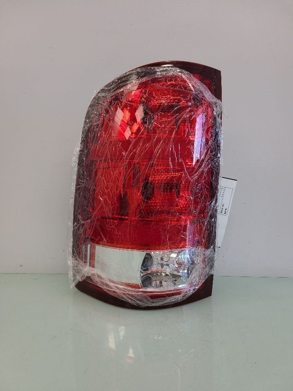New Driver Tail Light Pickup With Box Fits 07-14 SIERRA 2500 PICKUP 588000