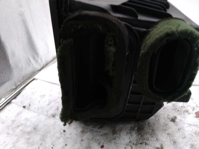 Used Air Cleaner Assembly fits: 2003 Cadillac Escalade ext 6.0L w/high capacity