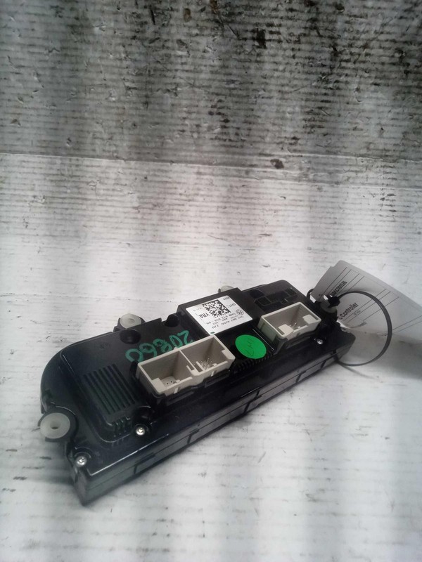 Used A/C Selector Switch fits: 2019 Volkswagen Passat AC heated seats single zon