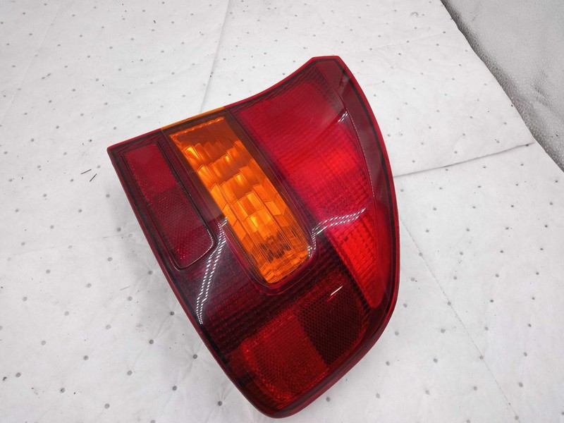 2002 Subaru Legacy Right Tail Light Assembly Silver 115525 Used 225K Miles